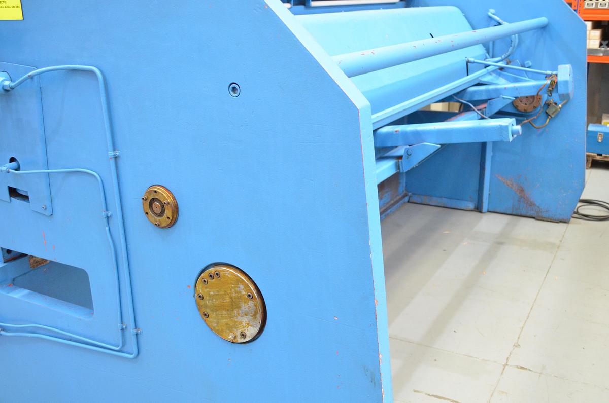 Usado Cizalla hidraulica corte pendular Ajial CB-630 3000x6