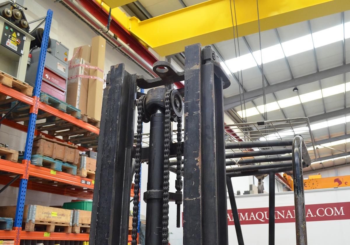 Usado Carretilla electrica FENWICK 1200kg JEP-105