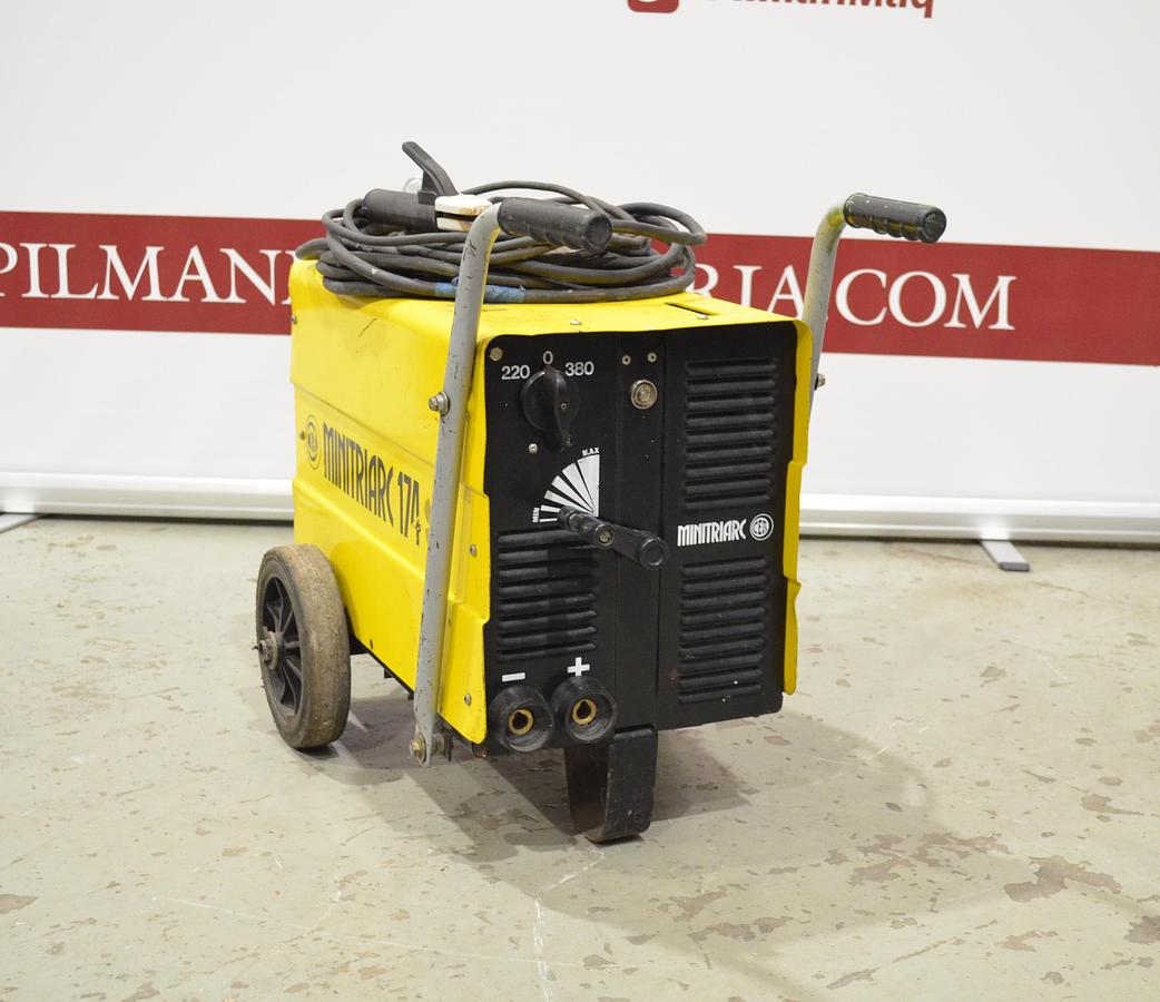 Usado Maquina soldar electrodos CEA MiniTriarc 174