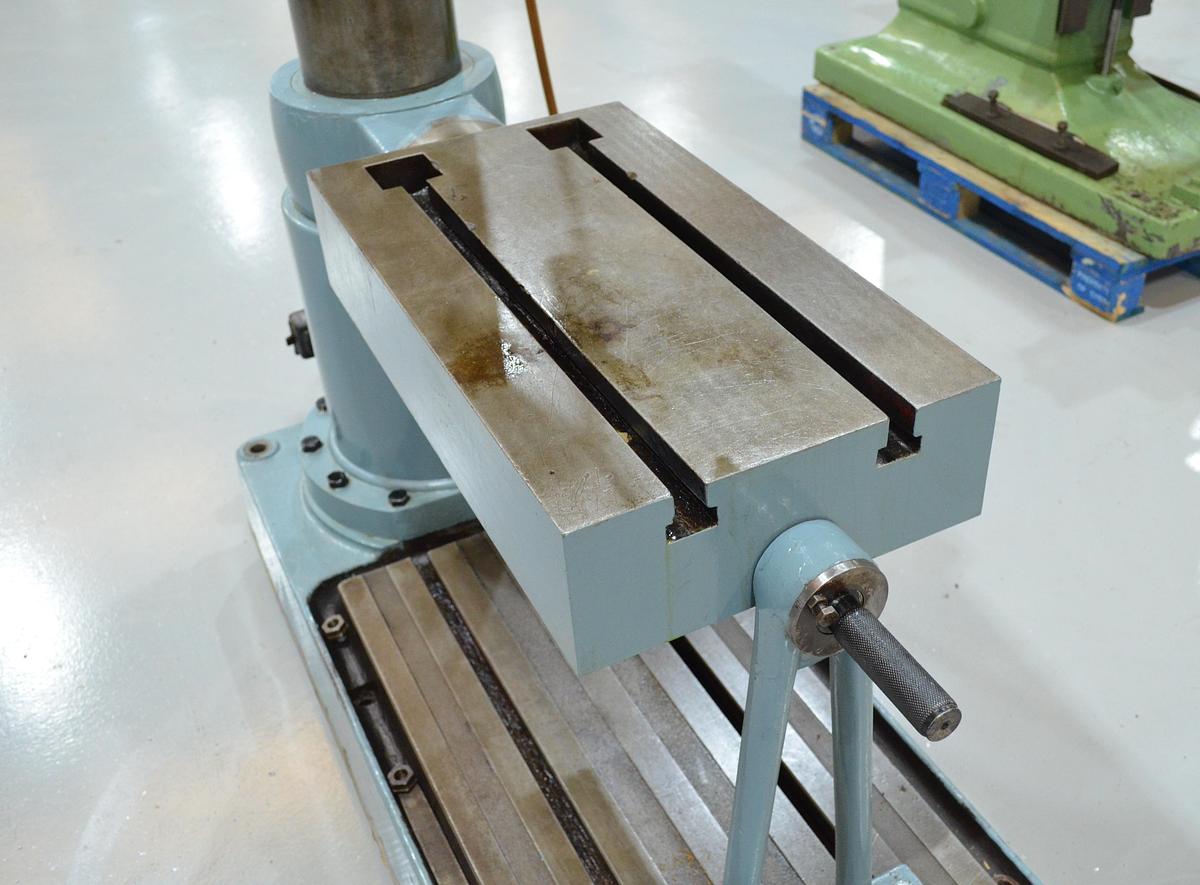 Usado Taladro radial TAGO M-900 broca 40mm