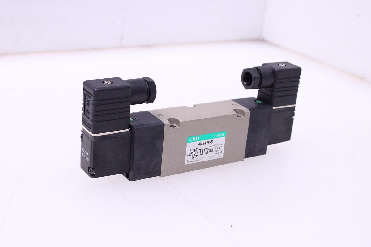 Usado Electroválvula CKD 4KB429-00-B-AC220V
