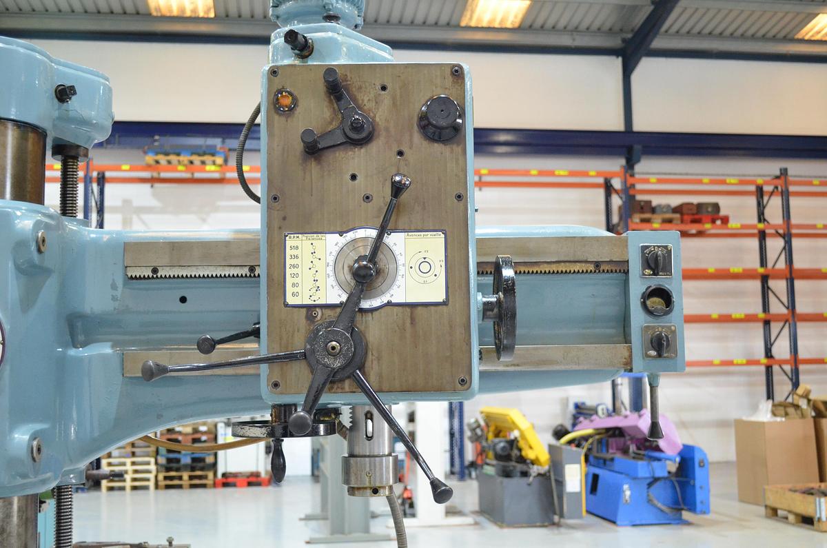 Usado Taladro radial TAGO M-900 broca 40mm