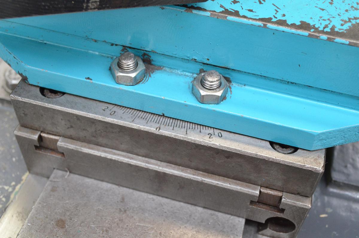 Usado Torno Pinacho L1-225 de 1650mm e.p. Azul