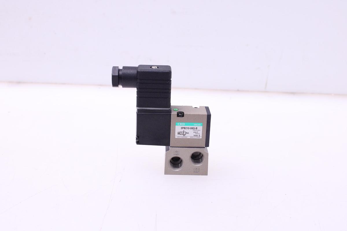 Usado Electroválvula CKD 3PB210-08G-B-AC220V