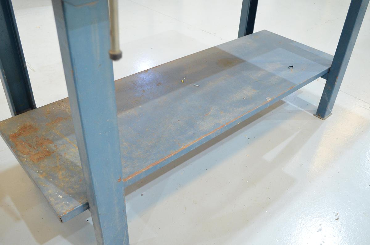 Usado Banco trabajo HECO 1500mm con tornillo Forjado