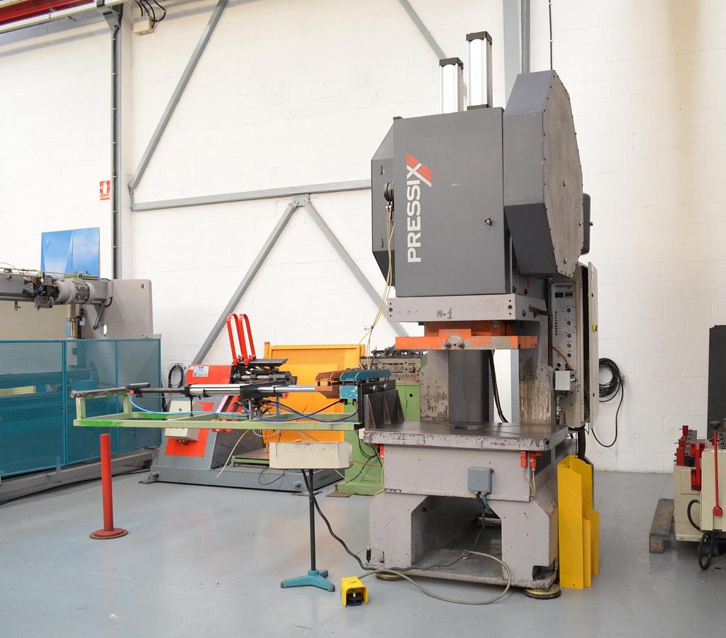 Usado Prensa excentrica PRESSIX 130CNR6 con tope