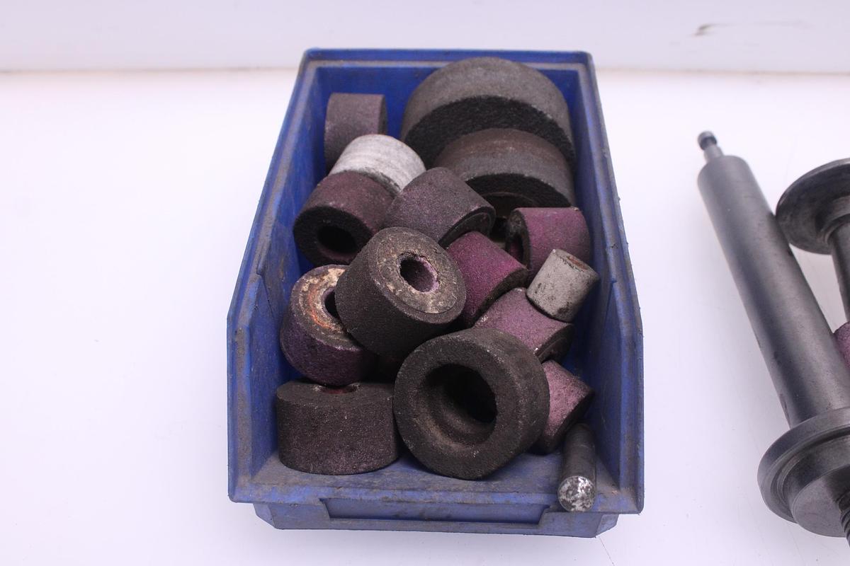 Usado Rectificadora con muelas para torno