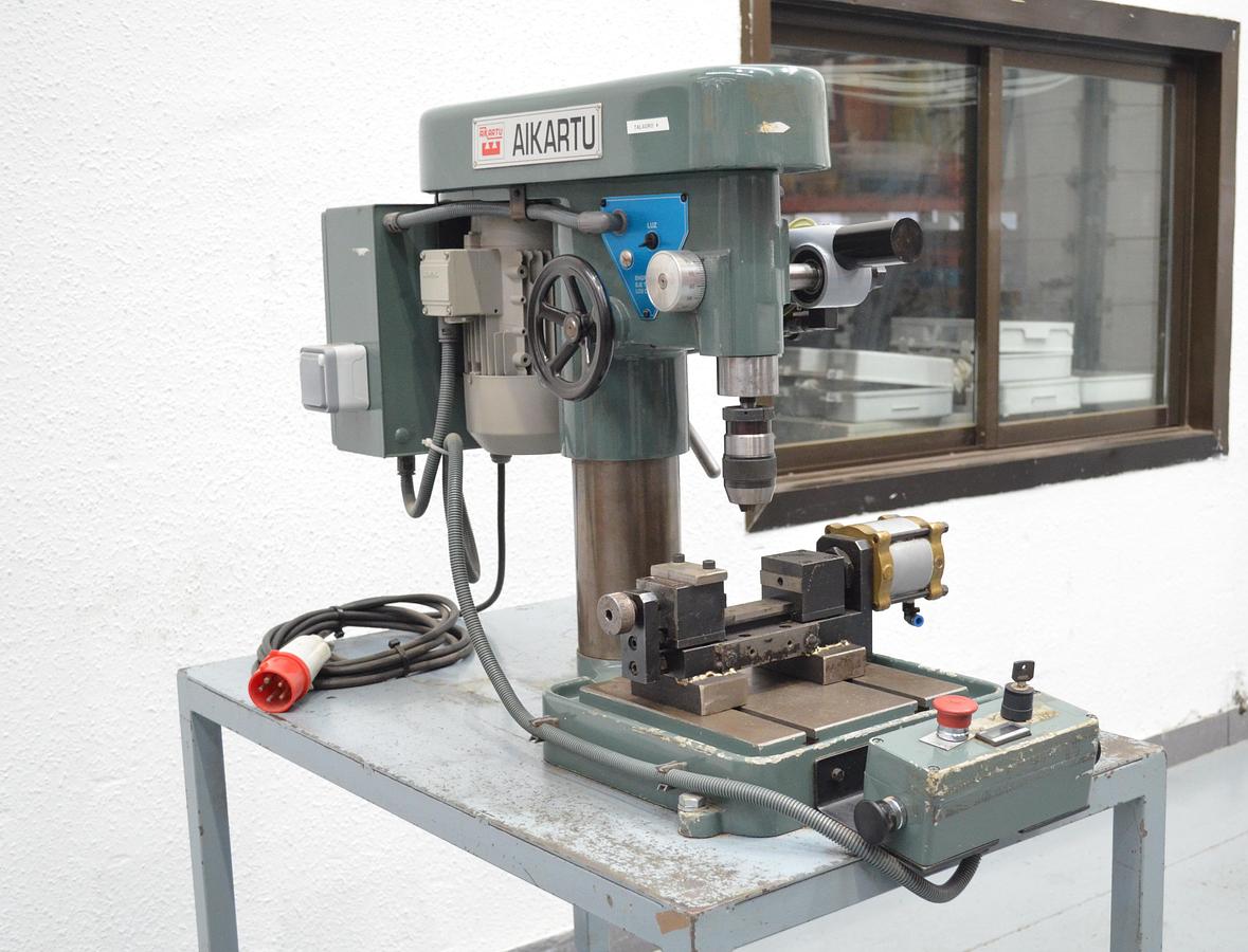 Usado Taladro sobremesa automático Aikartu Ciclo-Matic TCOR Año 2006