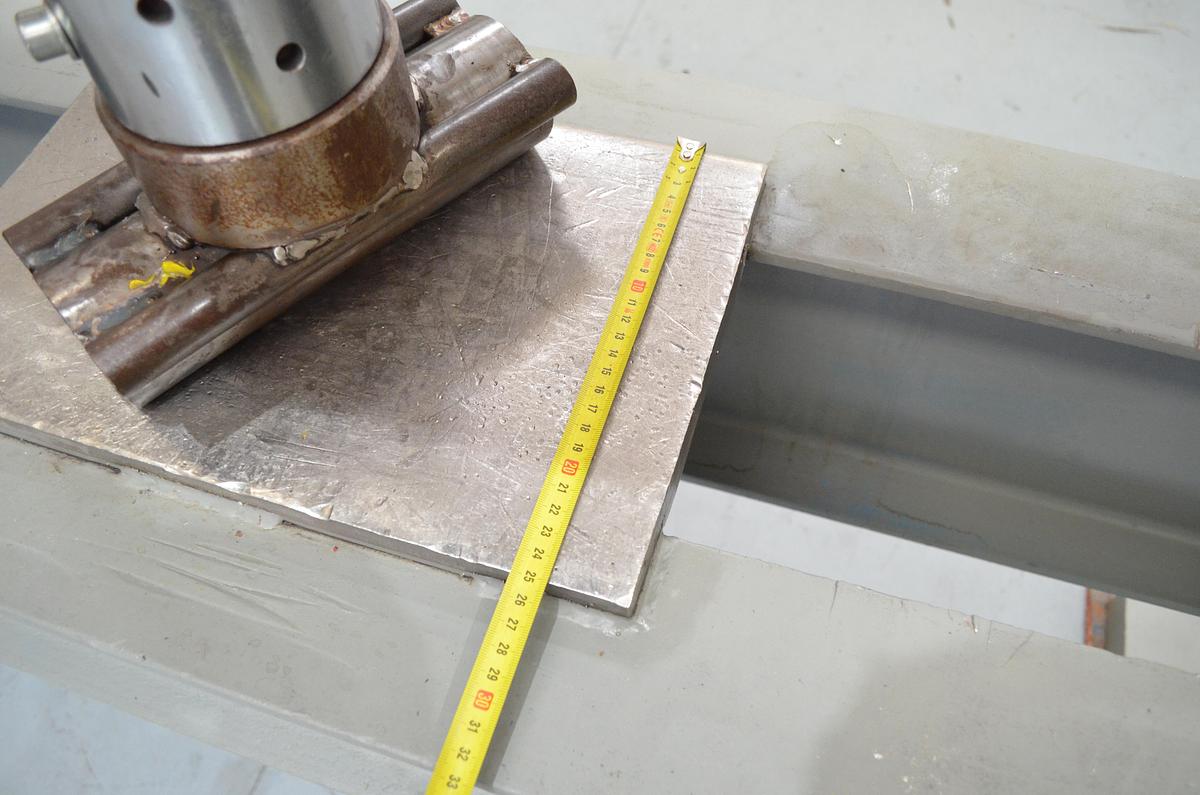 Usado Prensa casera 60tn luz 1560mm