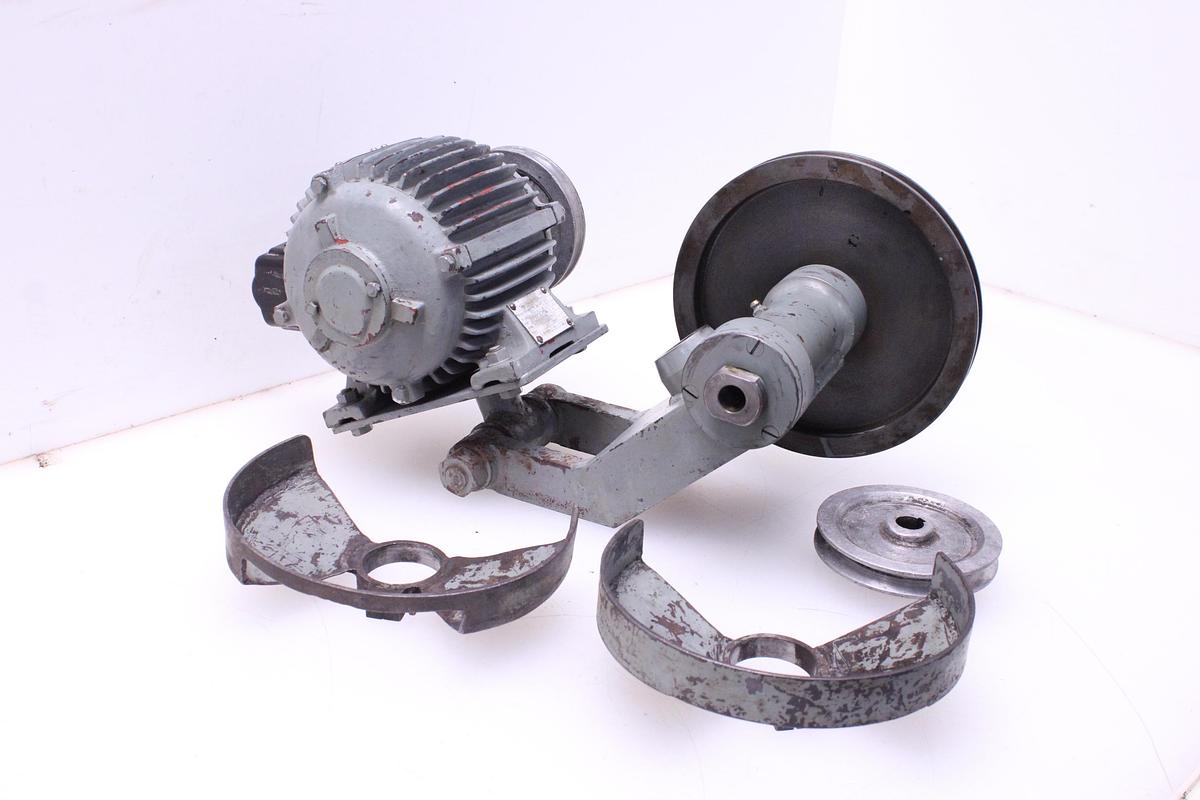 Usado Rectificadora Muela sobre Torno AGUIRENA