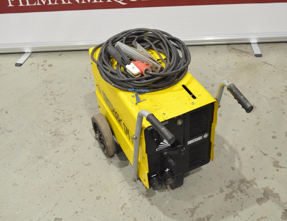 Usado Maquina soldar electrodos CEA MiniTriarc 174