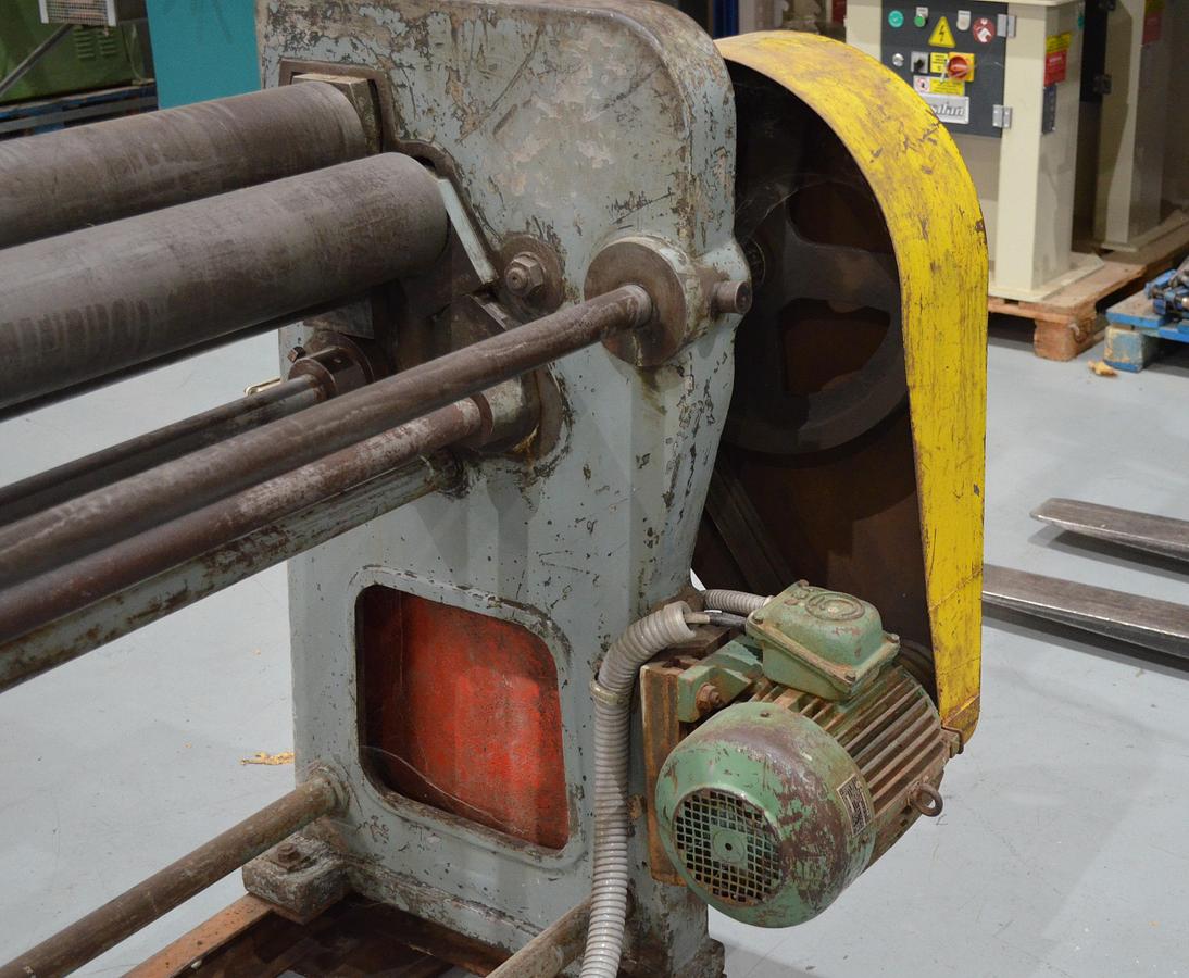 Usado Cilindro mecánico motorizado 1500x3mm Rodillo 110mm