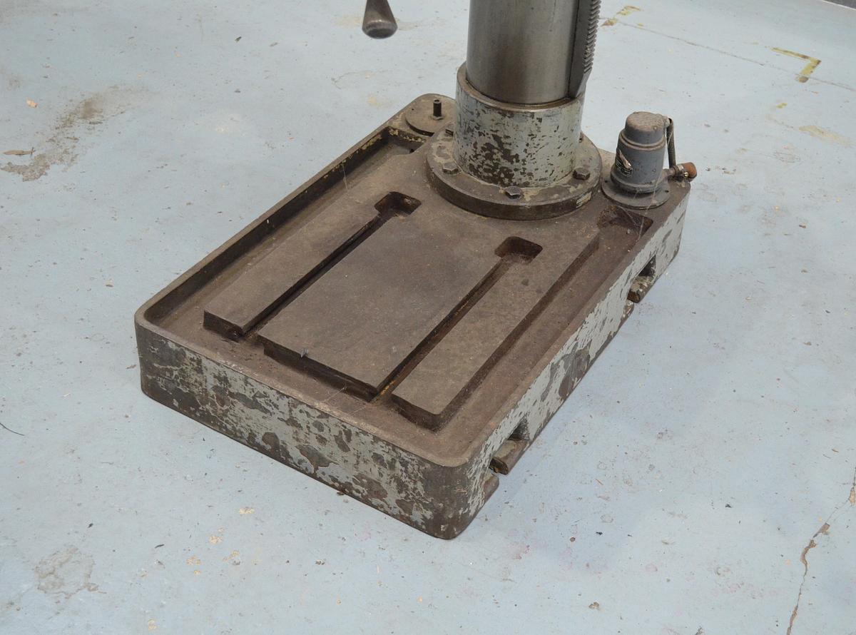 Usado Taladro columna engranajes MUGUI M-40-A