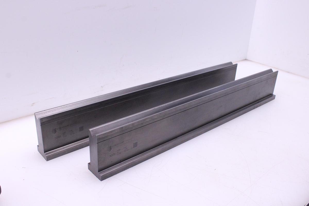 Usado Matrices EUROSTAMP 3058 88º V25 - 2 uds de 835 mm