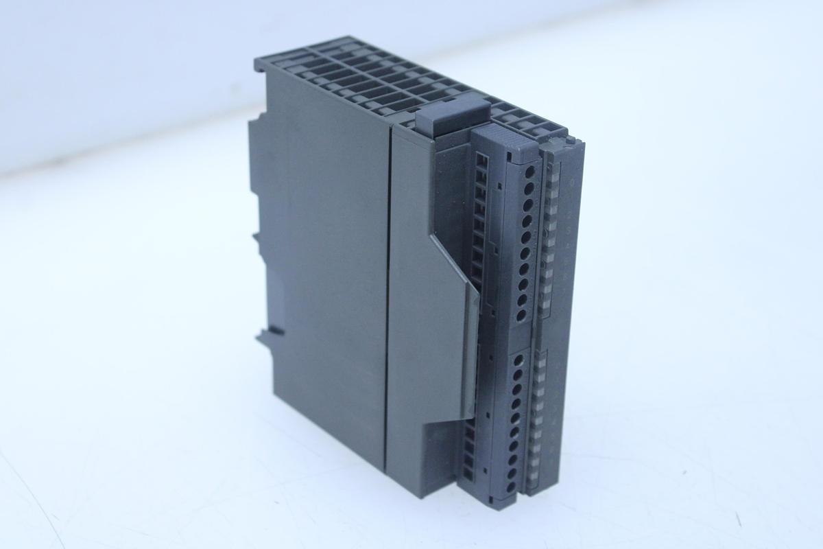 Usado Módulo E/S Digital Siemens 6ES7 323-1BH01-0AA0