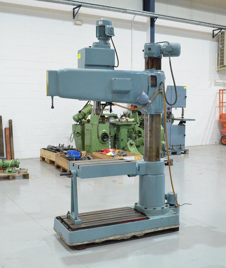 Usado Taladro radial TAGO M-900 broca 40mm