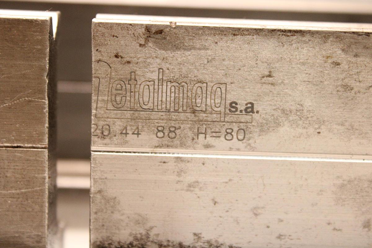 Usado Juego Matrices en "T" Metalmaq 20.44 H80 V12 88º - 7 Tramos