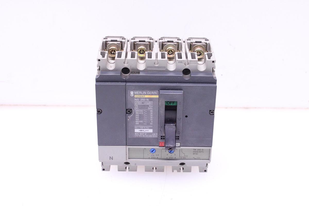 Usado Disyuntor Merlin Gerin Compact NS 250 N
