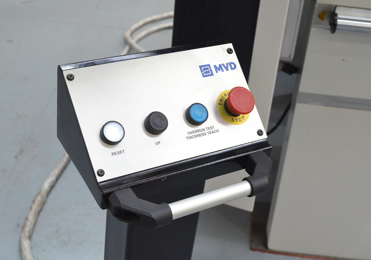 Plegadora Hidráulica MVD SERIE B - 3.100x135Tn