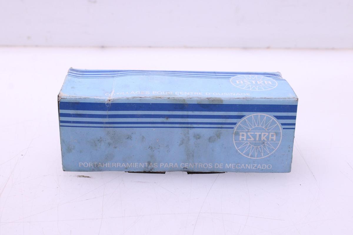 Usado Juego Pinzas Resorte ER32 "17 pcs" + Cono ISO 40 ASTRA