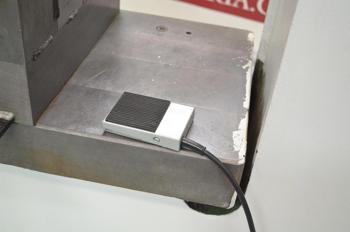 Usado Prensa hidraulica CAMP 100tn