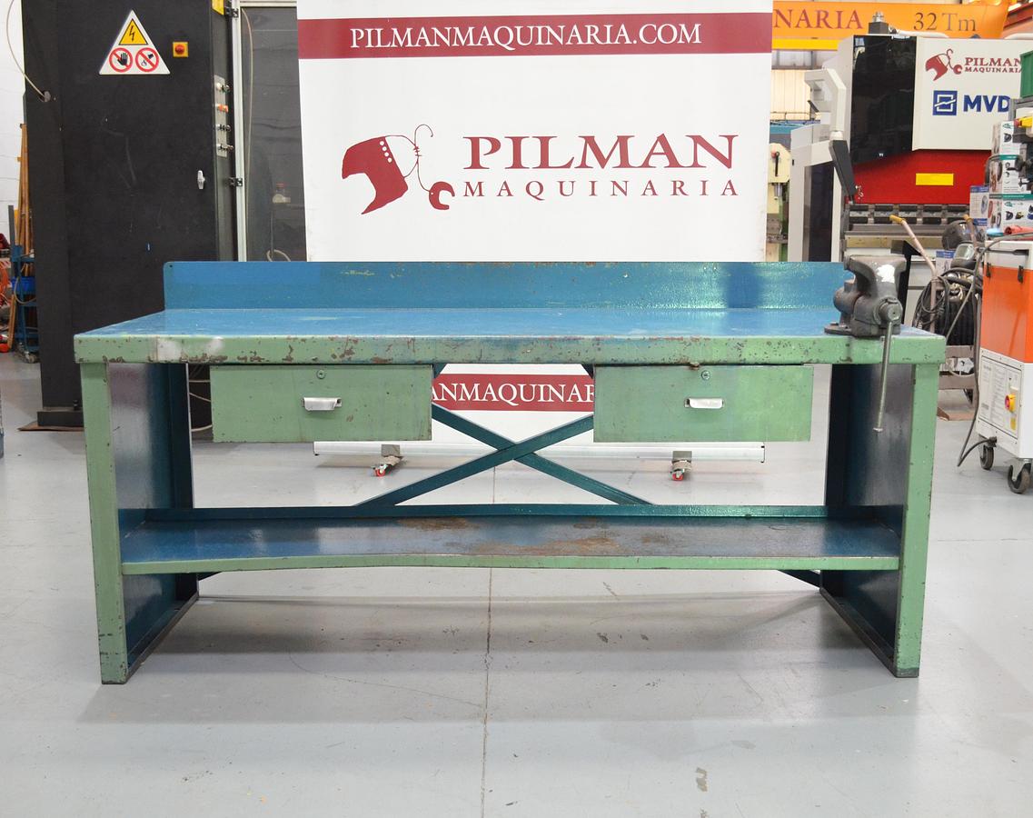 Usado Banco trabajo azul 2000mm con tornillo Forjado