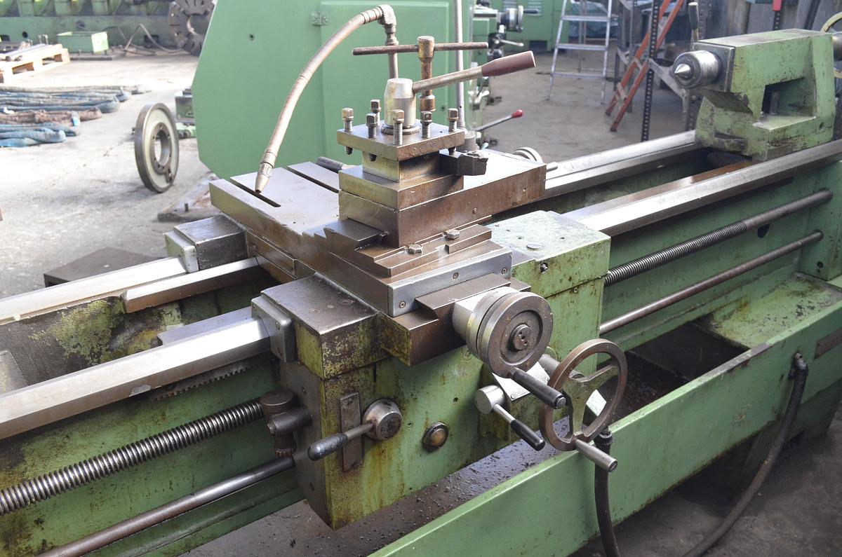 Usado Torno cumbre 60 1500mm e.p