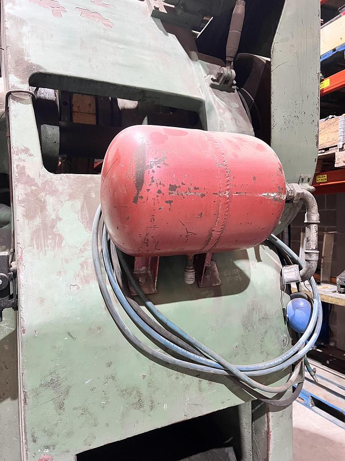 Usado Prensa excentrica ULECIA 150Tn Embrague neumático