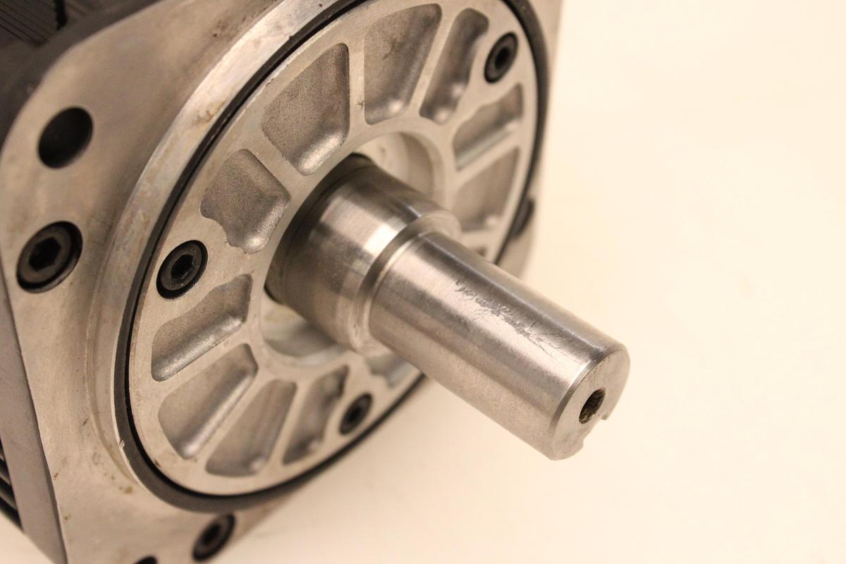 Usado Servomotor YASKAWA SGMG-13A2AB