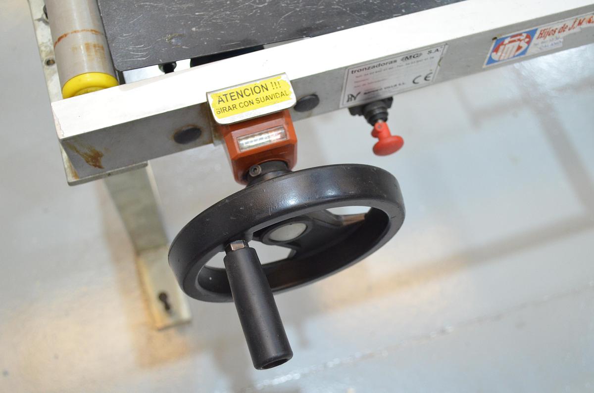 Usado Tope medidor Tronzadoras MG para aluminio con lector digital