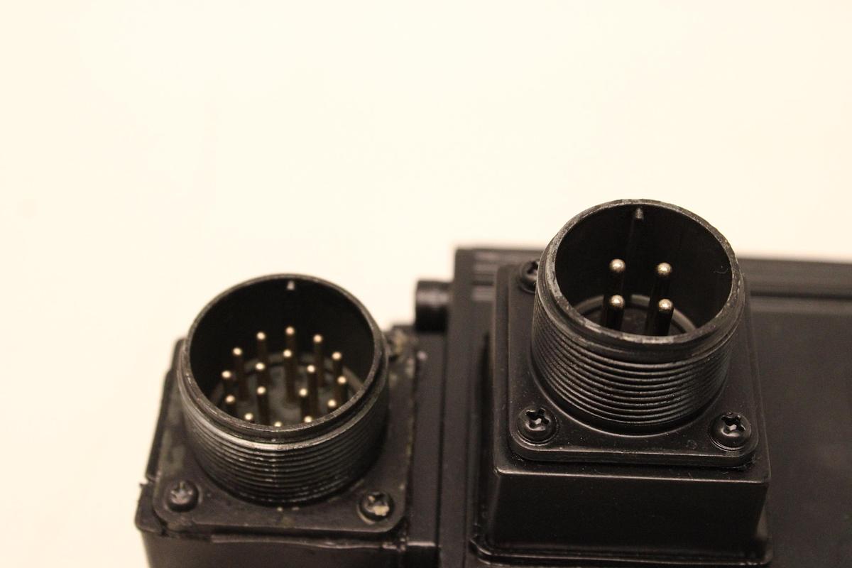 Usado Servomotor YASKAWA SGMG-13A2AB