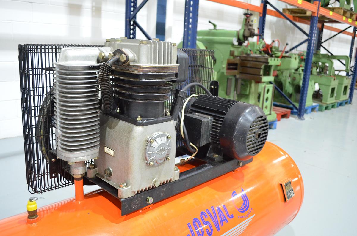 Usado Compresor pistón JOSVAL 5.5Hp 300L