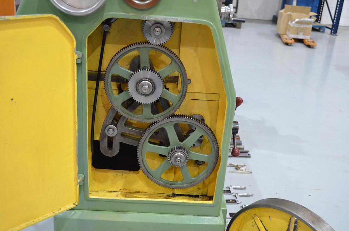 Usado Torno AP E-2 de 2.200mm e.p. con CE