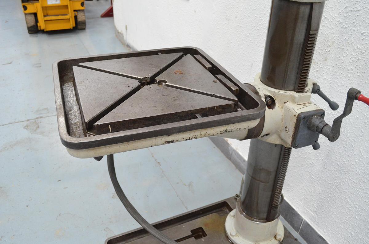 Usado Taladro columna Ibarmia 35-CA blanco