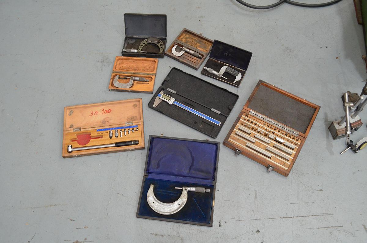 Usado Torno Pinacho L1-225  1650mm e.p. verde