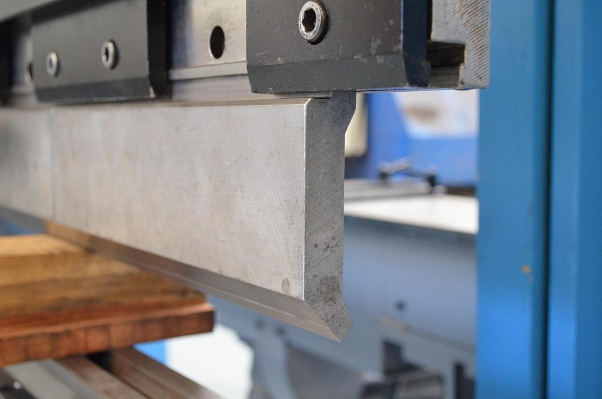 Usado Plegadora Ajial 3100x125tn cnc Cybelec 2023