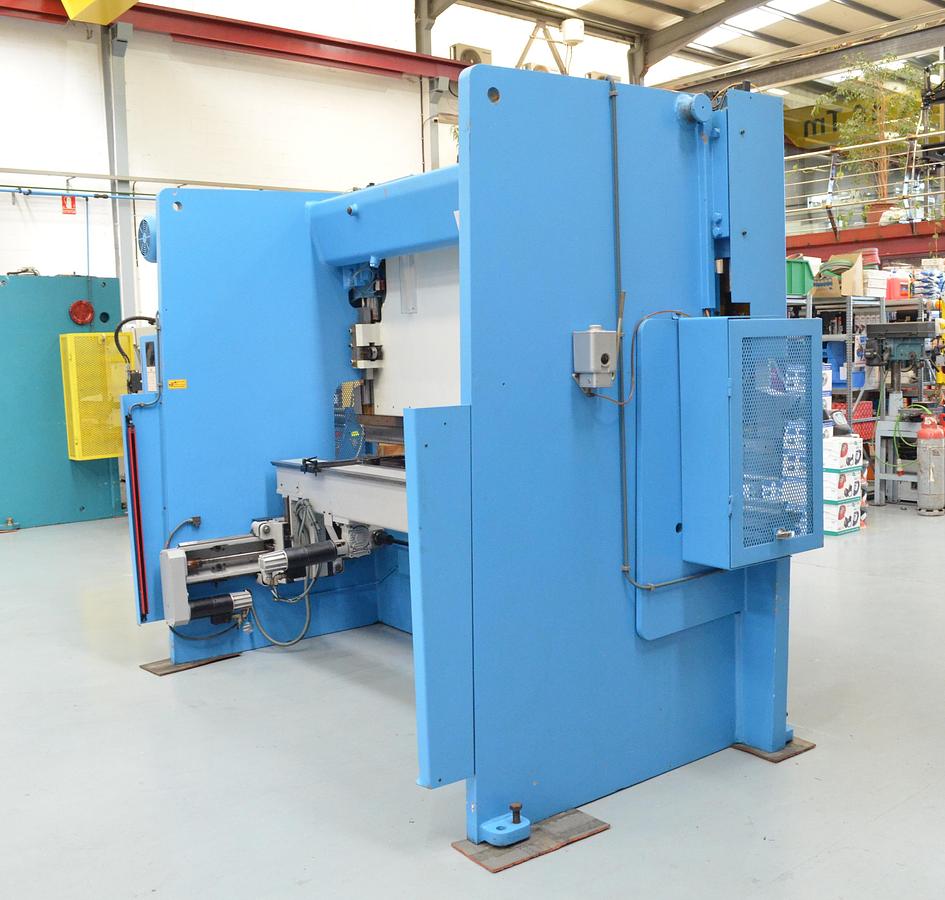 Usado Plegadora Ajial 3100x125tn cnc Cybelec 2023