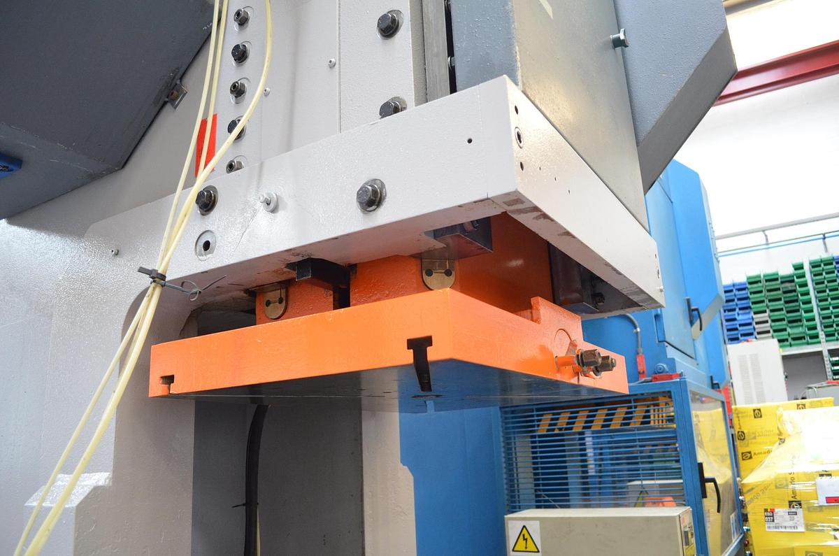 Usado Prensa excentrica PRESSIX 130CNR6 con tope