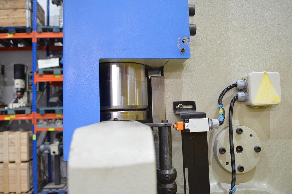 Usado Plegadora hidráulica Hidrogarne AP 4100x120tn