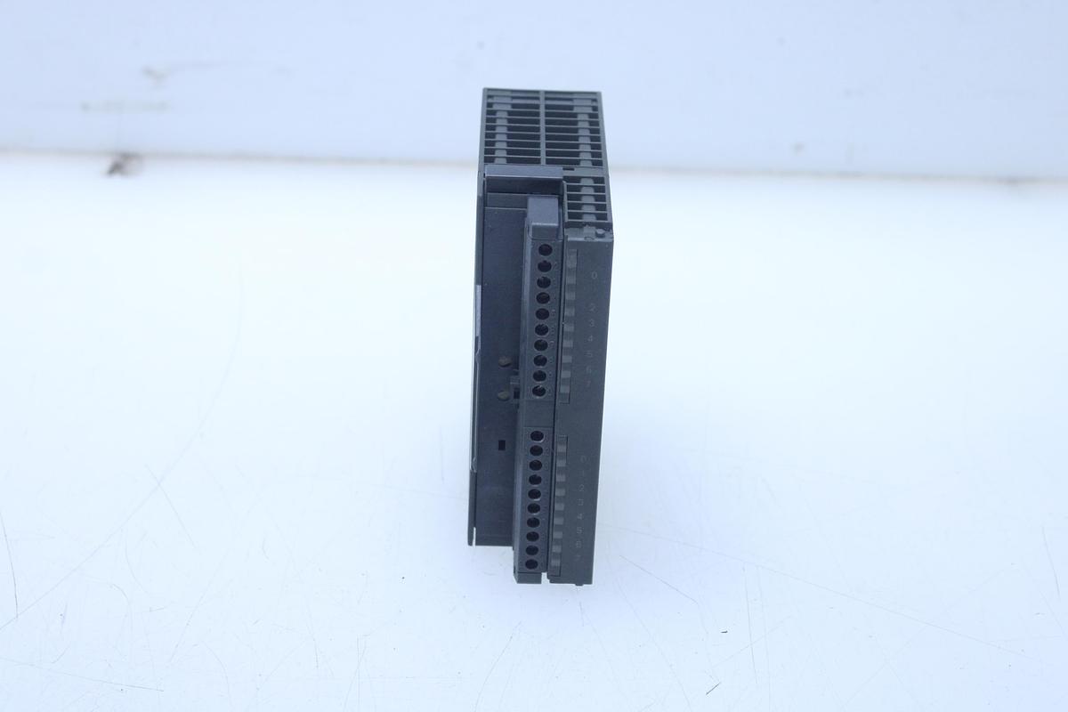 Usado Módulo E/S Digital Siemens 6ES7 323-1BH01-0AA0