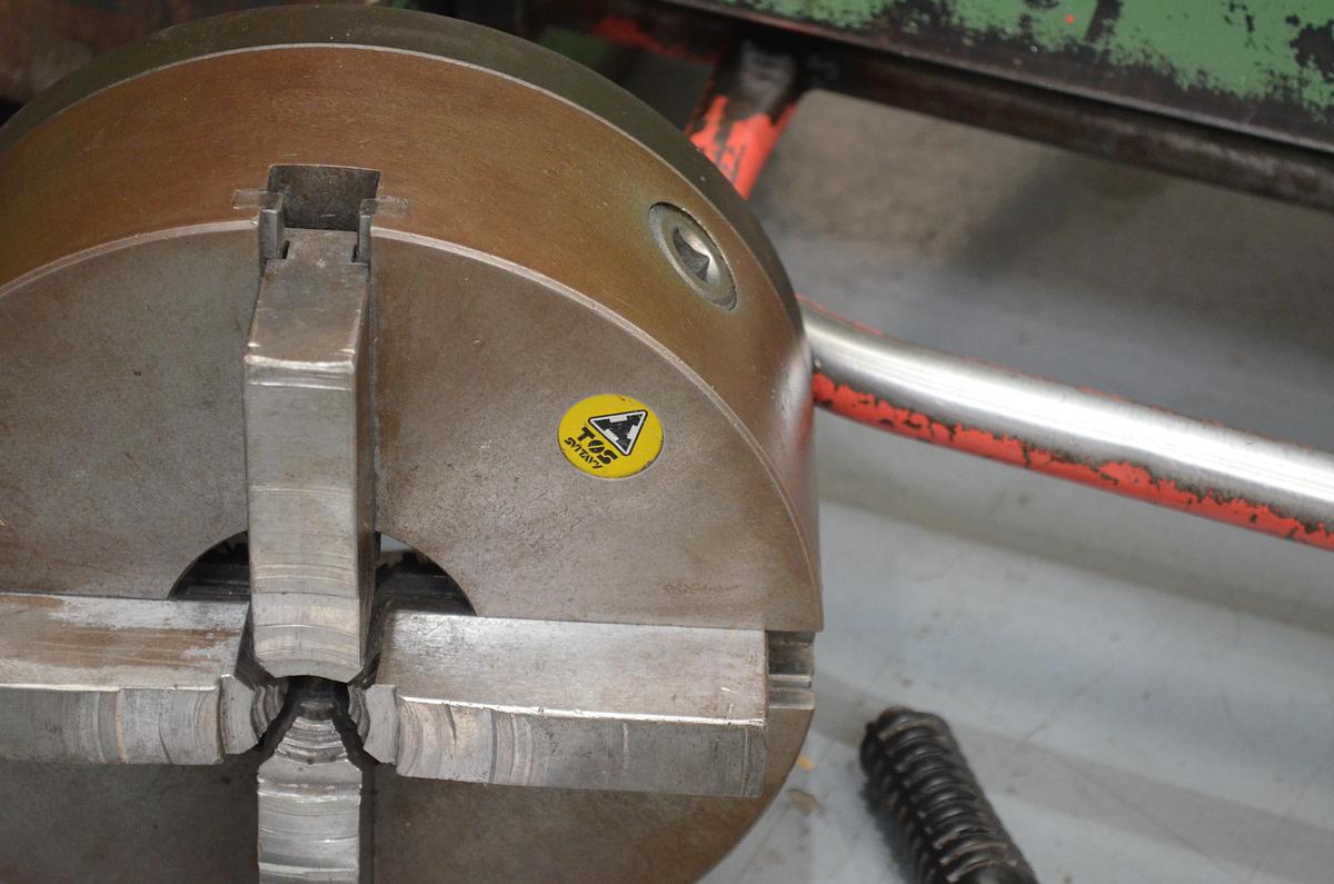 Usado Torno Pinacho L1-225  1650mm e.p. verde