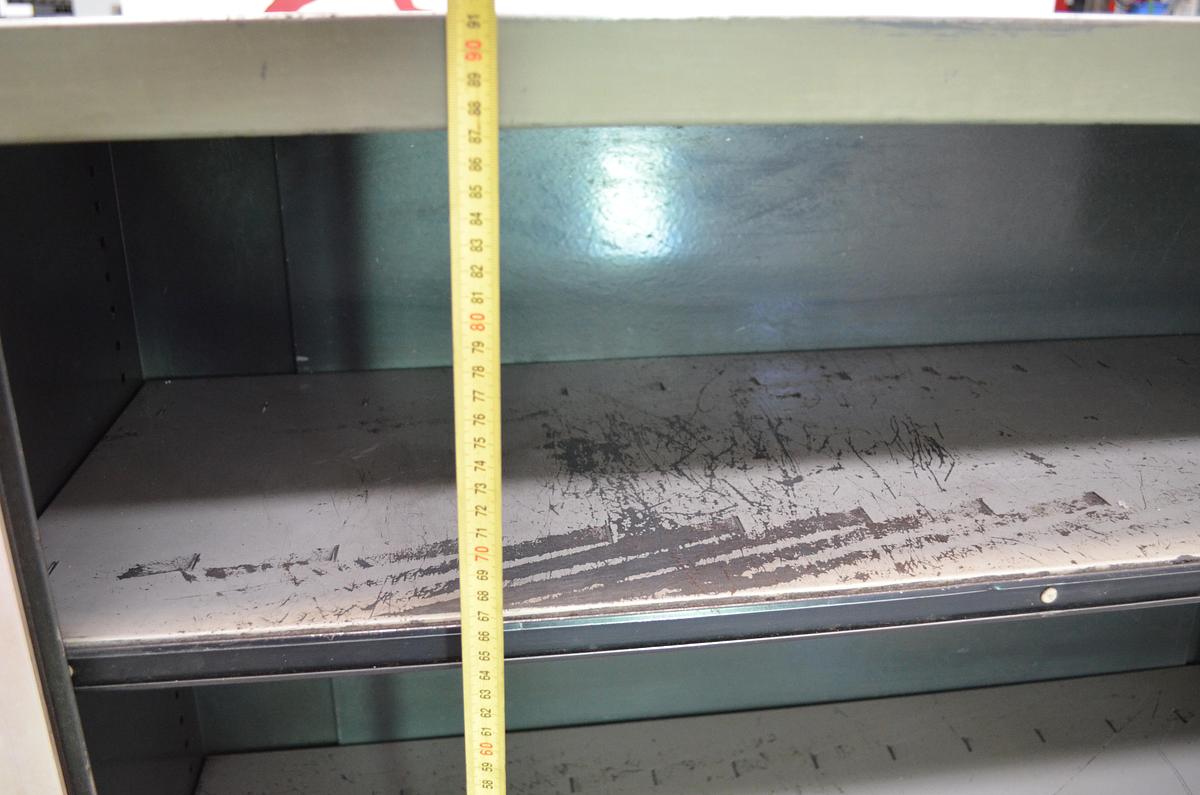 Usado Armario metálico con persiana 1200x450x1020(h)mm