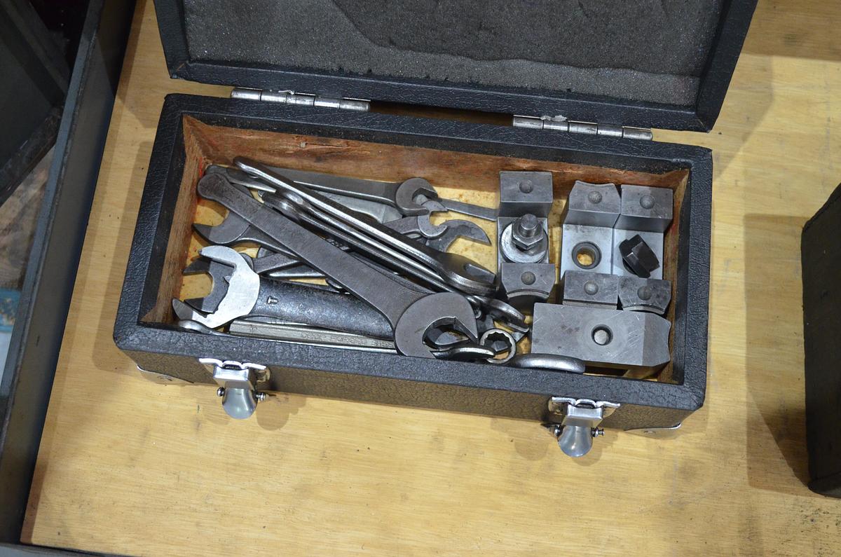 Usado Armario metálico con bandejas y accesorios 1000x500x1000(h)mm