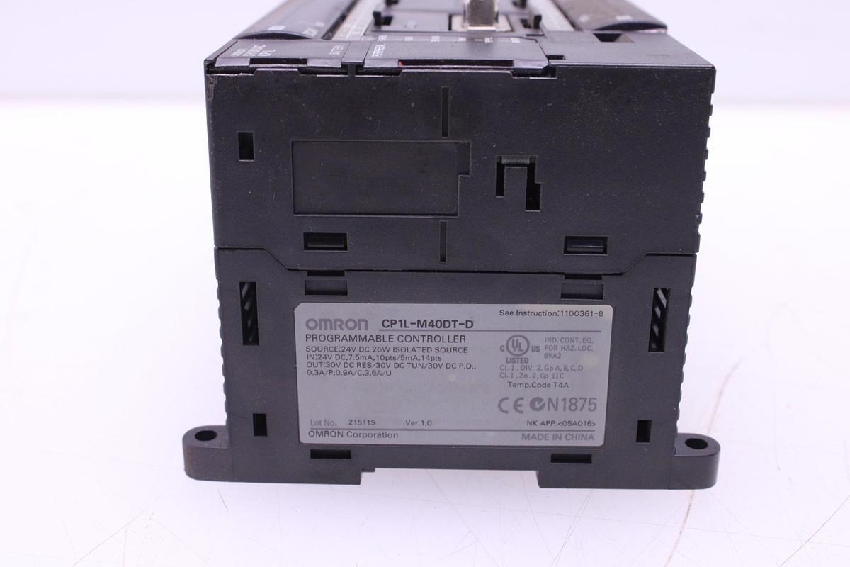 Usado Controlador OMRON CP1L-M40DT-D + Modulo de Salida