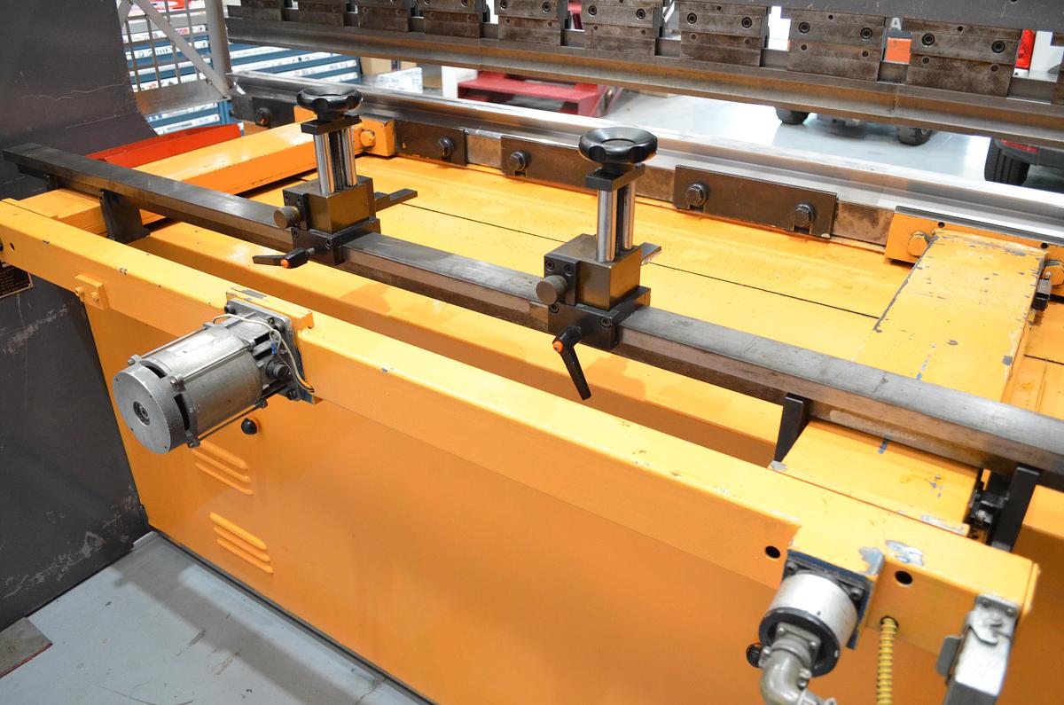 Usado Plegadora Mebusa 90-25 de 2500x90tn