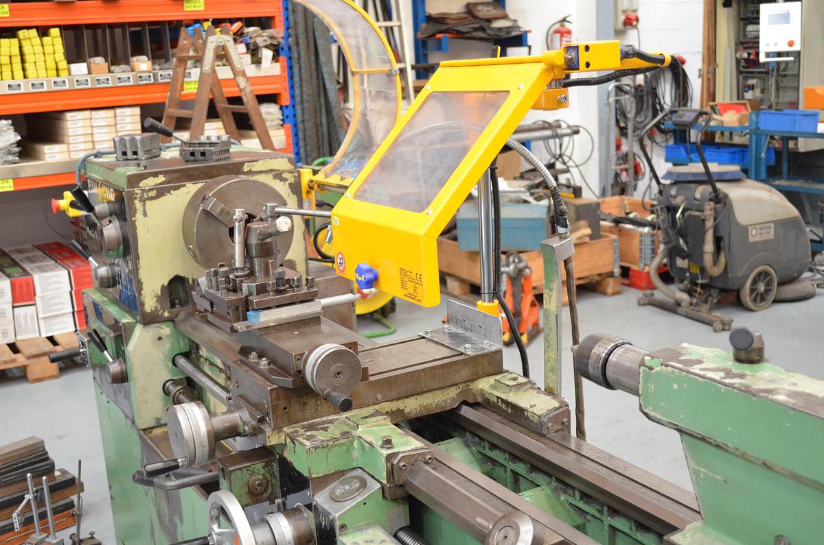 Usado Torno Pinacho L1-225  1650mm e.p. verde