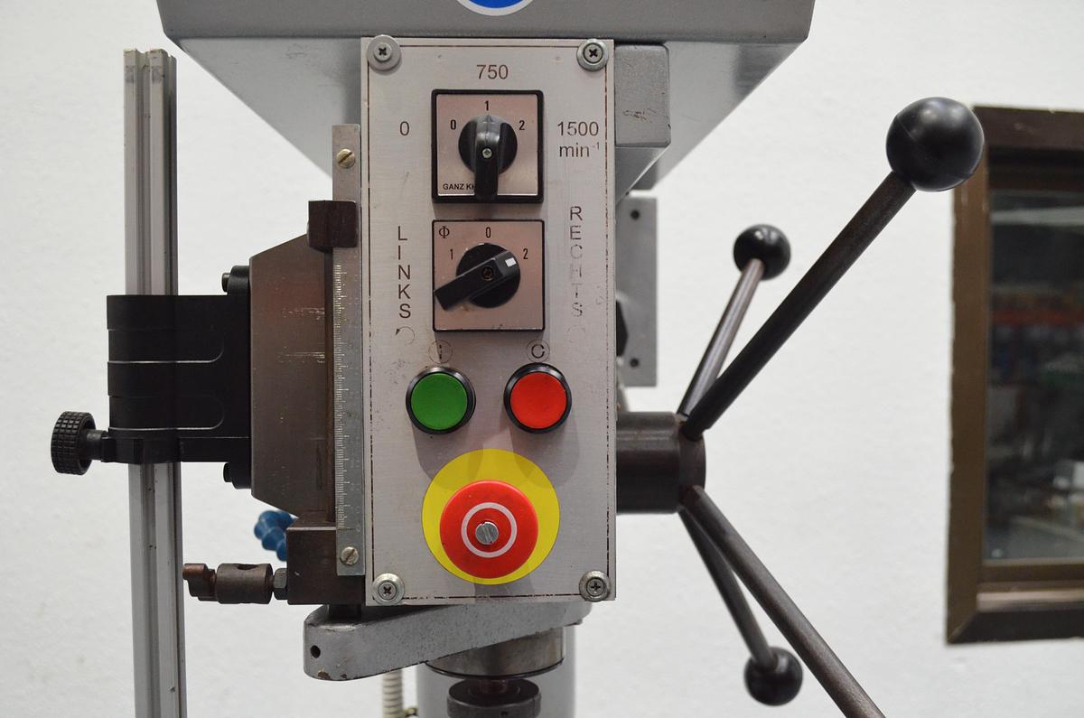 Usado Taladro columna correas MG Hu 45R - Año 2004