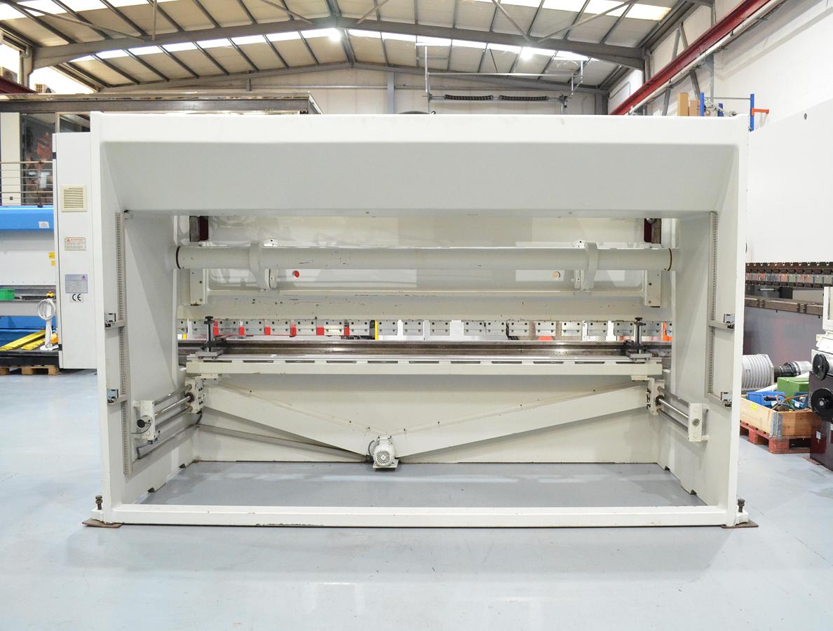 Usado Plegadora hidráulica DENER 4100x160tn ADMP.160-40