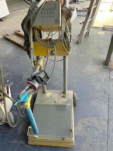 Usado Línea pintura en polvo con cabina y horno secado