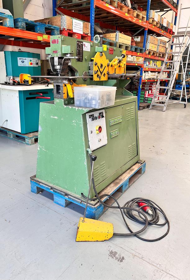 Usado Punzonadora Geka Minicrop 45 usada
